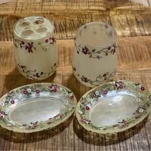 VICTORIAN ROSES Bathroom Set of 4 Embossed Roses and Vines Vintage Retro 2003
